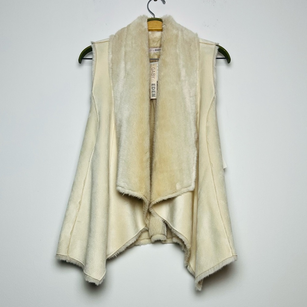 Gaby & Eden Beige Faux Fur Vest Sise Medium